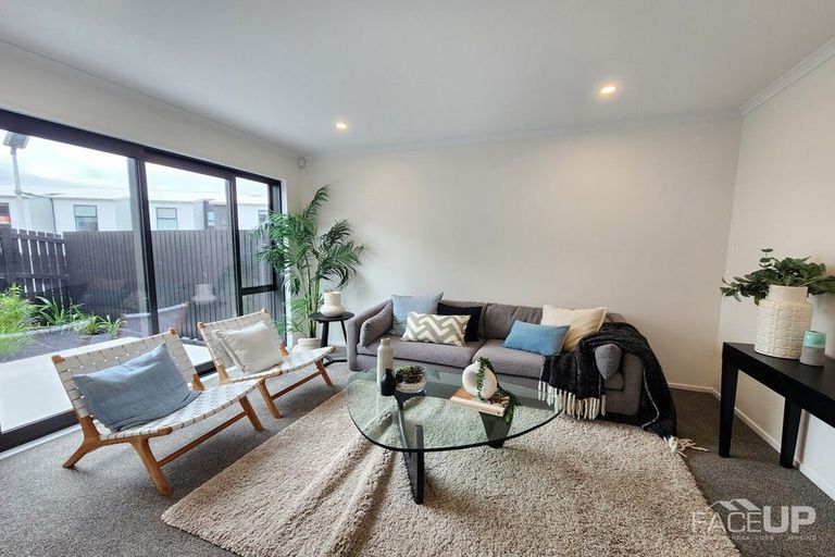 Photo of property in 18 Hema Road, Hobsonville, 0616