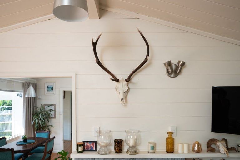 Photo of property in 13 Thurleigh Grove, Karori, Wellington, 6012