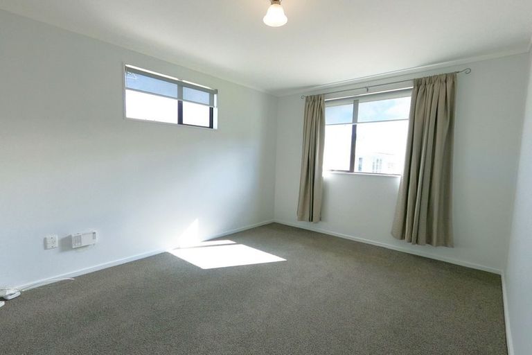 Photo of property in 2/35 Hill Crescent, Papakura, 2110