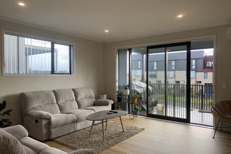 Photo of property in 5/4 Matimati Place, Hobsonville, Auckland, 0616