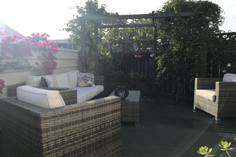 Photo of property in 2/41 Carnarvon Street, Gisborne, 4010