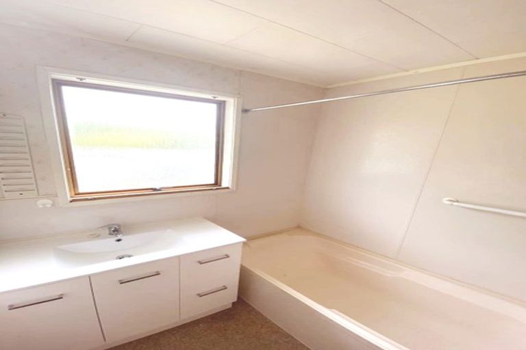 Photo of property in 13 Pipitea Place, Massey, Auckland, 0614