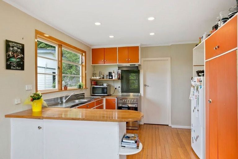 Photo of property in 165a Newlands Road, Newlands, Wellington, 6037