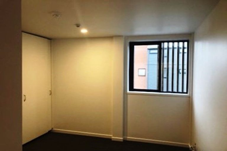 Photo of property in 2/163 Hobsonville Point Road, Hobsonville, Auckland, 0616