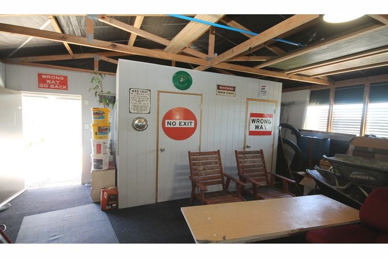 Photo of property in 2 Norm Pellow Drive, Manurewa, Auckland, 2105
