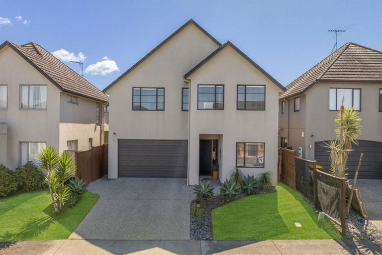 Photo of property in 14 Heidi Crescent, Flat Bush, Auckland, 2016