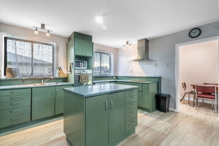 Photo of property in 36 Holloway Street, Waikiwi, Invercargill, 9810