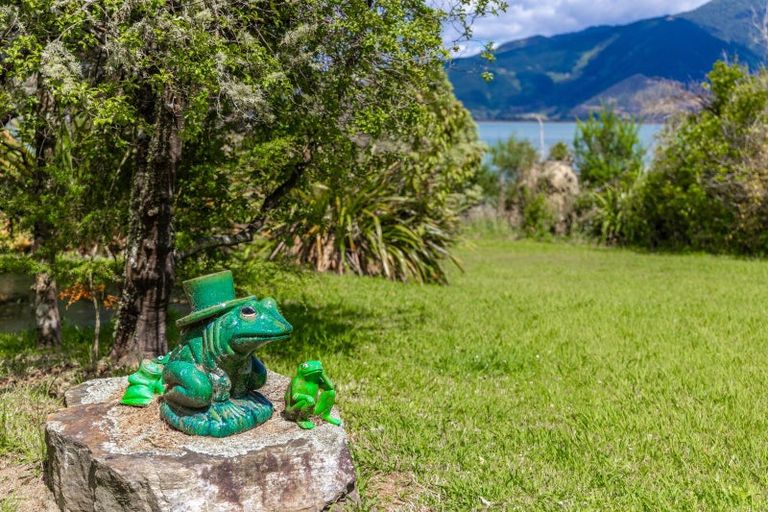 Photo of property in 257 Queen Charlotte Drive, Havelock, 7281