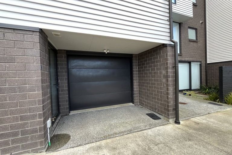 Photo of property in 8/1 Fruitvale Road, New Lynn, Auckland, 0600