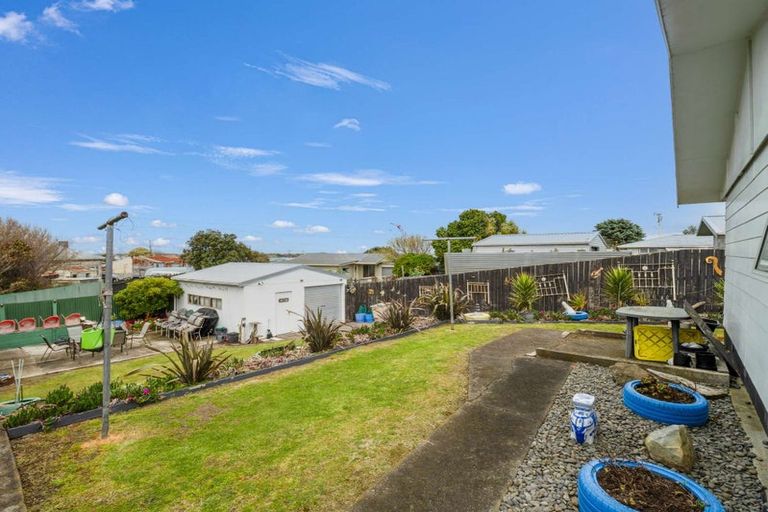 Photo of property in 31 Cross Street, Castlecliff, Whanganui, 4501