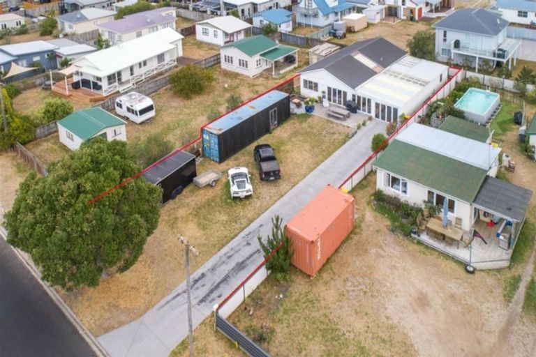 Photo of property in 217 Ocean Road, Whangamata, 3620