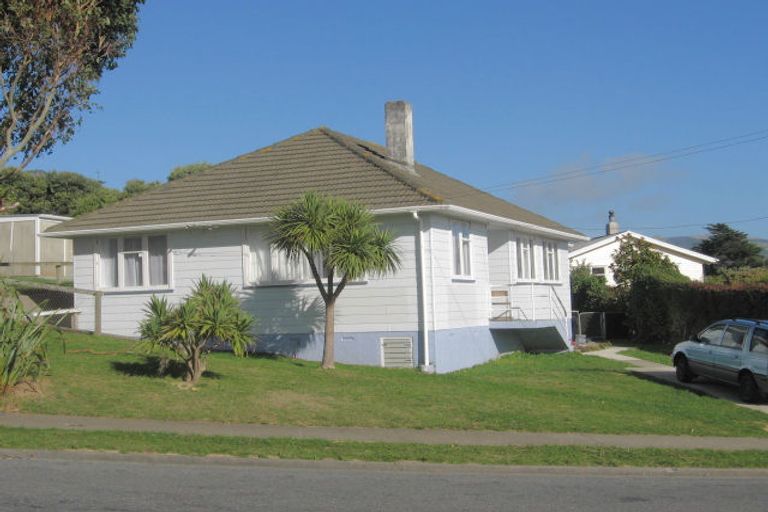 Photo of property in 4 Moult Street, Titahi Bay, Porirua, 5022