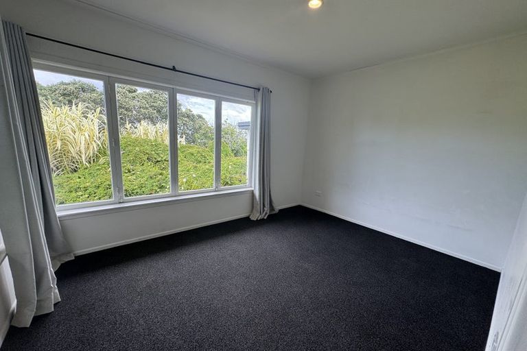 Photo of property in 27 Heath Avenue, Northcote, Auckland, 0627