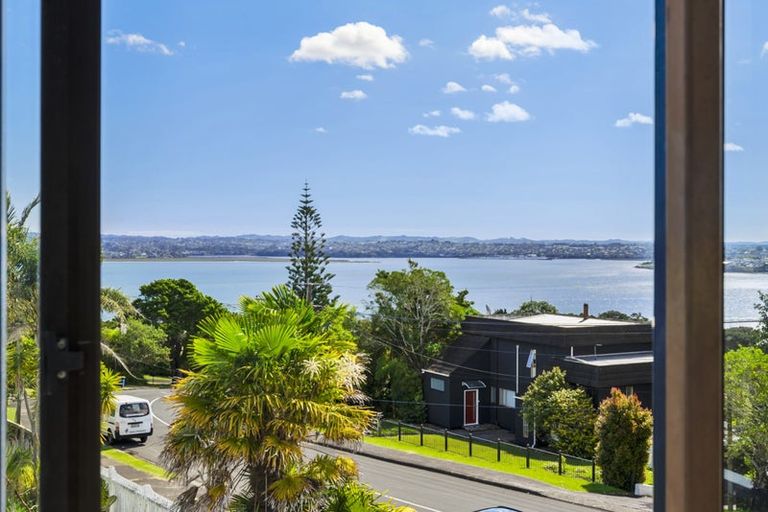 Photo of property in 64 Island Bay Road, Beach Haven, Auckland, 0626