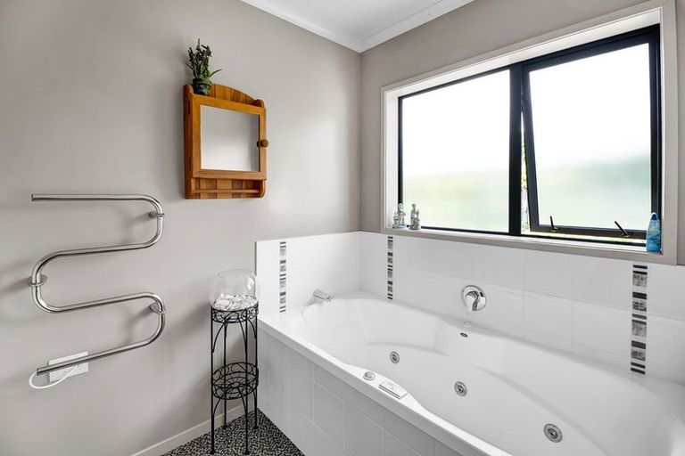 Photo of property in 325a Awai Road, Tarurutangi, New Plymouth, 4372