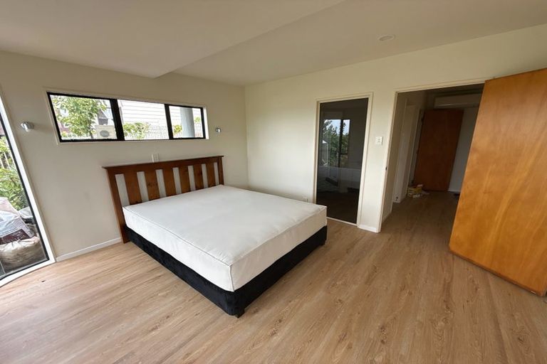 Photo of property in 16 Calypso Place, Rothesay Bay, Auckland, 0630