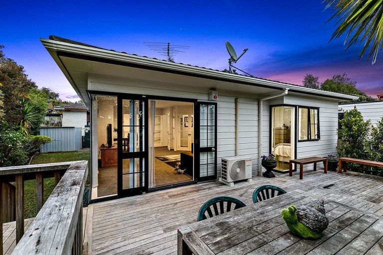 Photo of property in 2/54 Granville Drive, Massey, Auckland, 0614