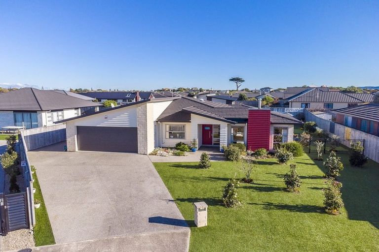 Photo of property in 14 Petrel Close, Paraparaumu Beach, Paraparaumu, 5032