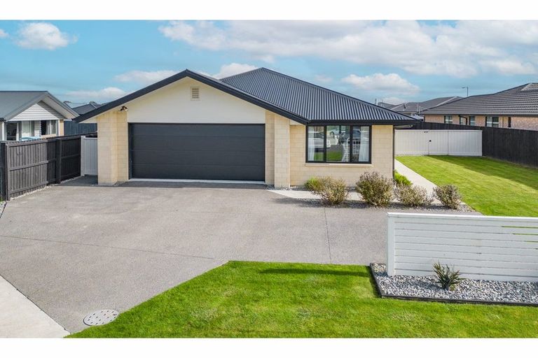 Photo of property in 5 Grasmere Close, Rangiora, 7400