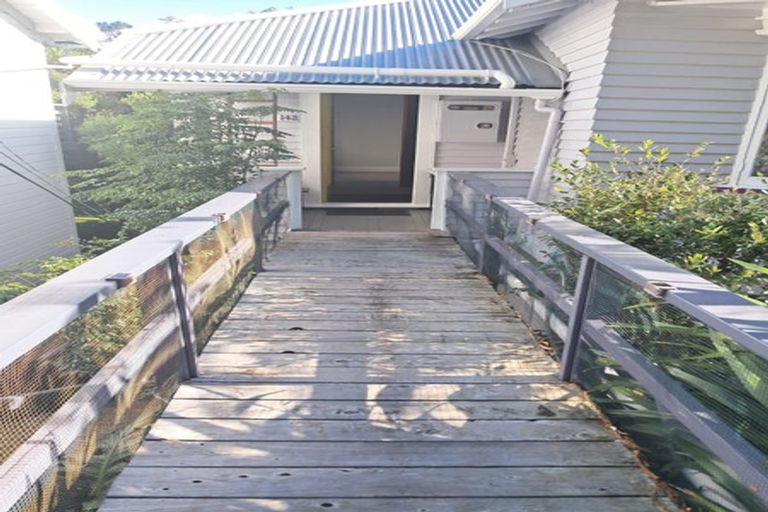 Photo of property in 142 Russell Terrace, Berhampore, Wellington, 6023