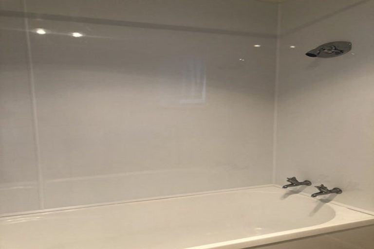 Photo of property in 19b Arrow Road, Forrest Hill, Auckland, 0620