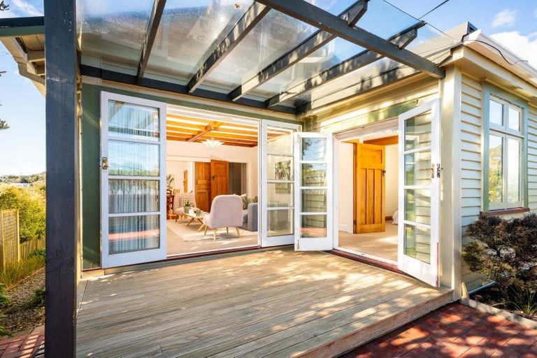 Photo of property in 97 Creswick Terrace, Northland, Wellington, 6012