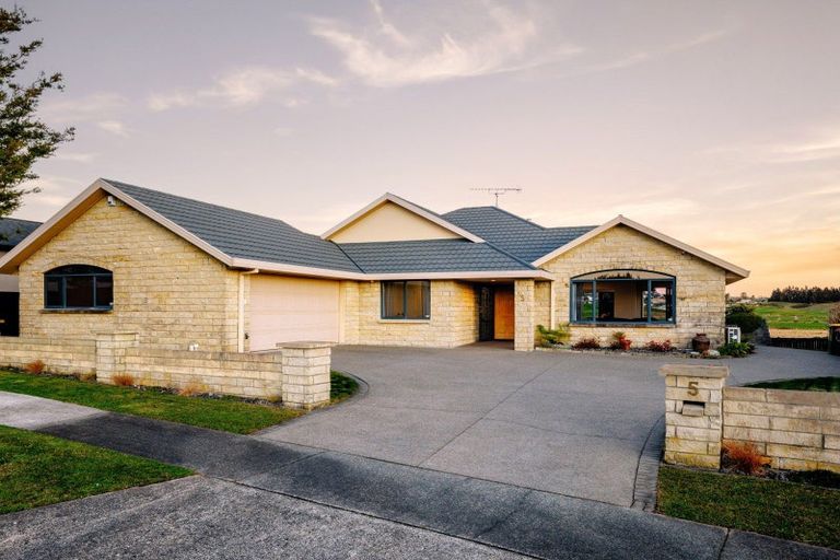 Photo of property in 5 Friesian Place, Grandview Heights, Hamilton, 3200