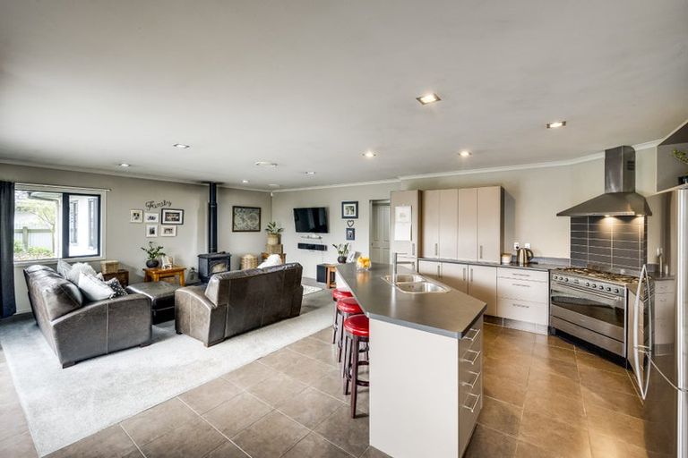 Photo of property in 17 Newbury Place, Taradale, Napier, 4112