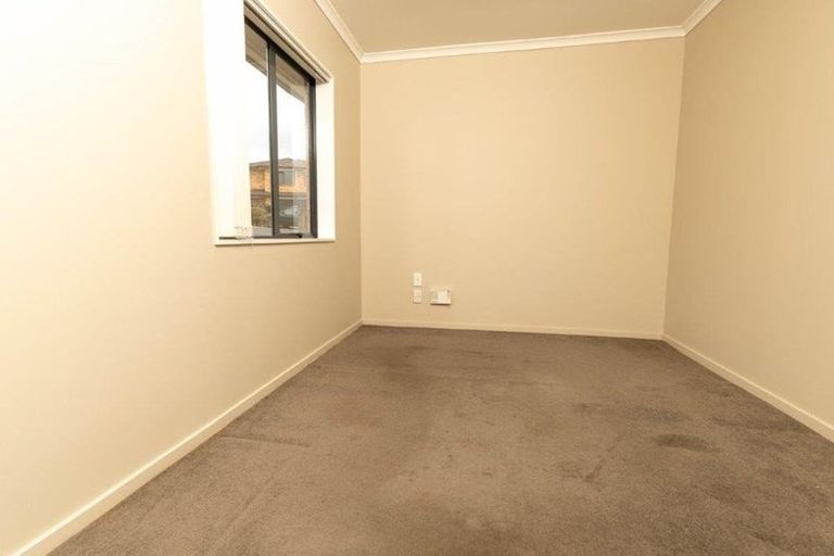 Photo of property in 10 Exotic Place, Massey, Auckland, 0614