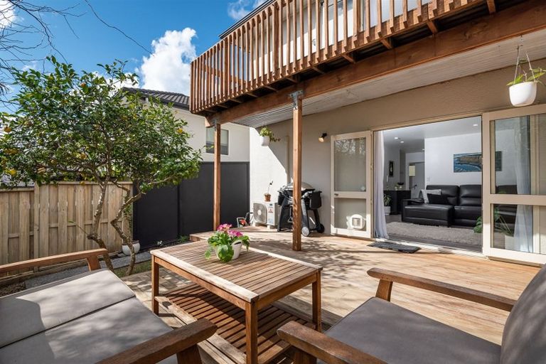 Photo of property in 2/49 Fields Parade, Oteha, Auckland, 0632