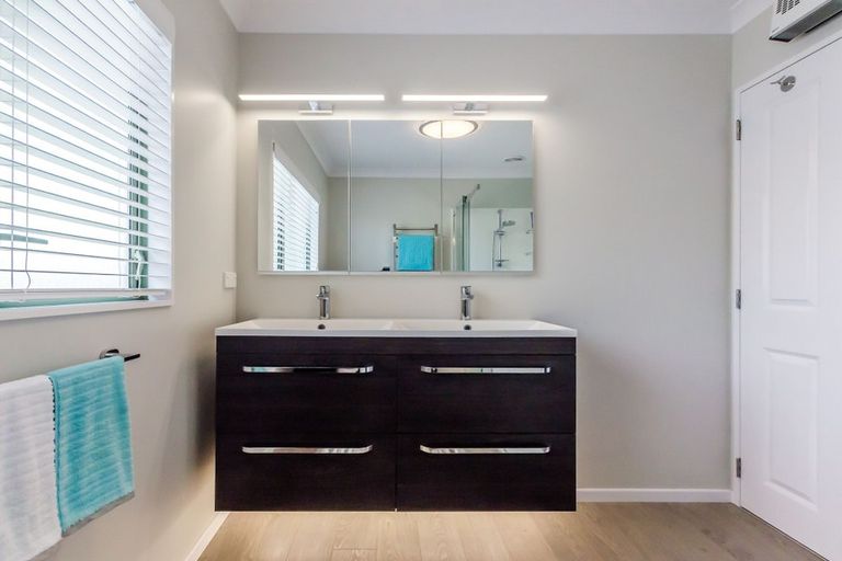 Photo of property in 56 Kakariki Grove, Waikanae, 5036