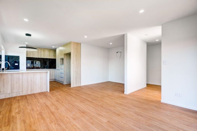 Photo of property in 74b Awaroa Road, Sunnyvale, Auckland, 0612