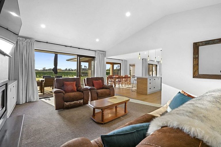 Photo of property in 132 Henwood Road, Paraite, New Plymouth, 4372