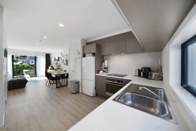 Photo of property in 2/16 Putini Road, Mangere Bridge, Auckland, 2022