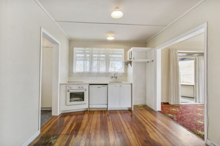 Photo of property in 35 Hewer Crescent, Naenae, Lower Hutt, 5011