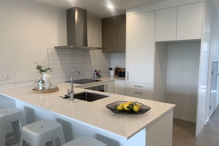 Photo of property in 2/18 Paraone Crescent, Takanini, 2112