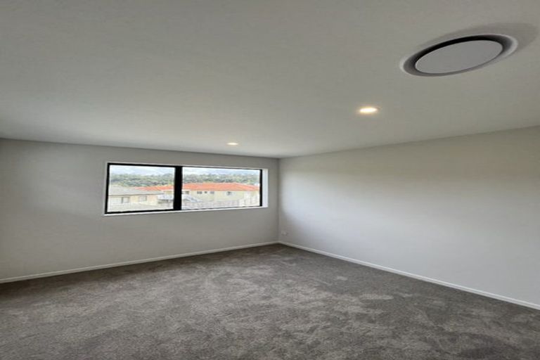 Photo of property in 14a Kinleith Way, Albany, Auckland, 0632