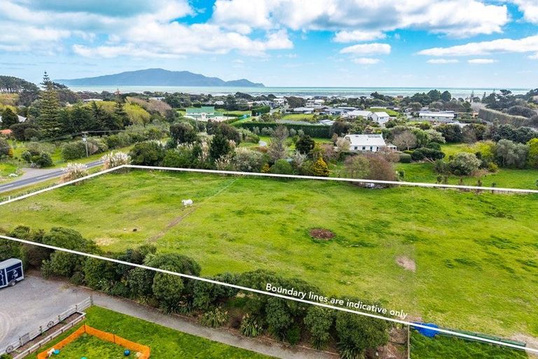 Photo of property in 230 Peka Peka Road, Peka Peka, Waikanae, 5391