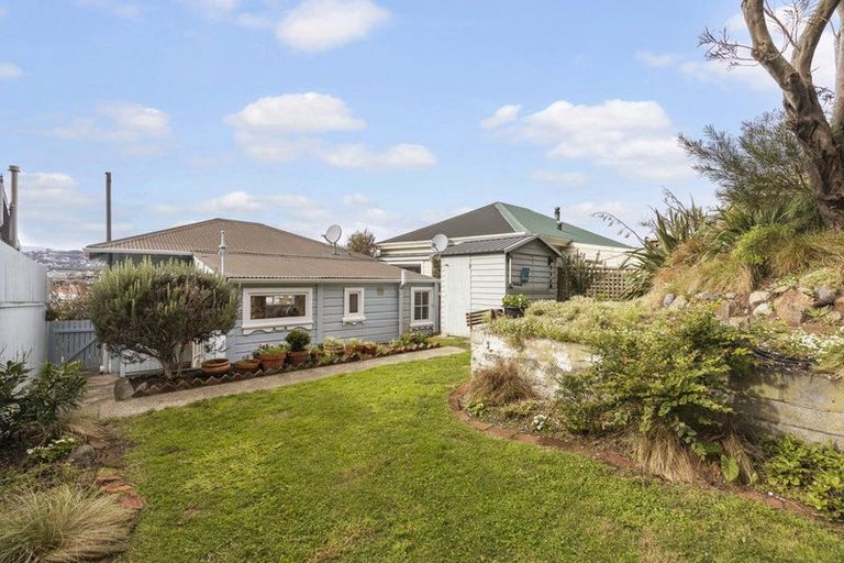Photo of property in 176 Sutherland Road, Lyall Bay, Wellington, 6022