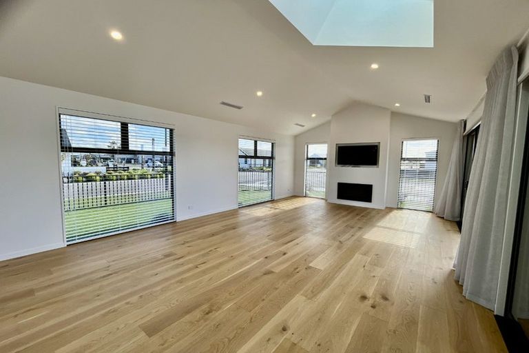 Photo of property in 16 Oriel Way, Rolleston, 7614