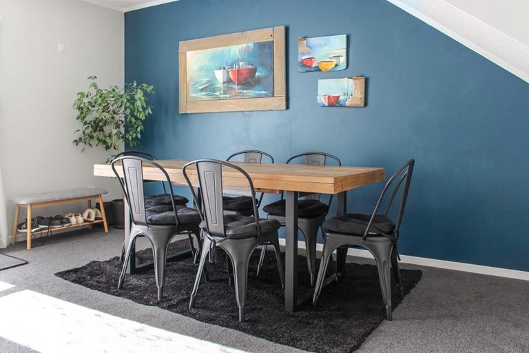 Photo of property in 8/2 Burdendale Grove, Churton Park, Wellington, 6037