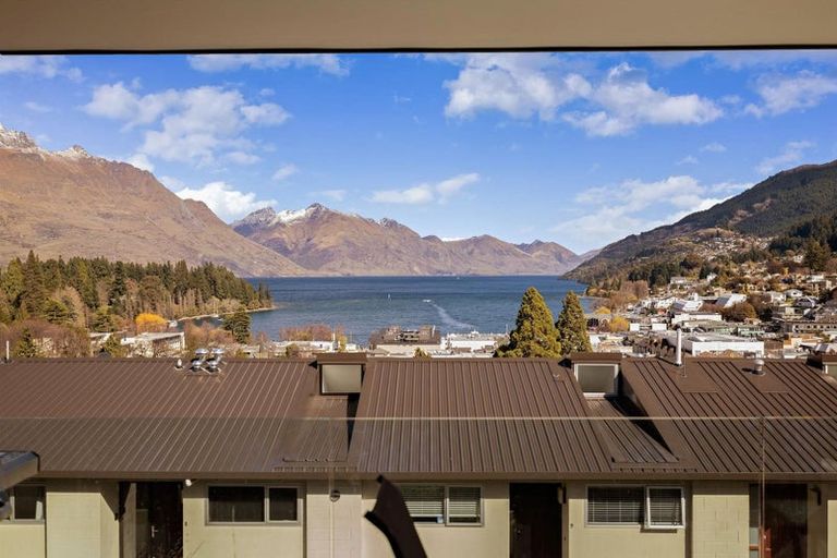 Photo of property in The Beeches Apartments, 12/60 Hallenstein Street, Queenstown, 9300
