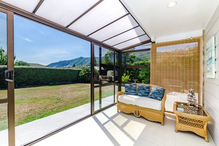 Photo of property in 44 Rewarewa Crescent, Waikanae, 5036