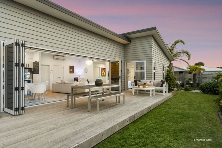 Photo of property in 25 Coutts Street, Papamoa Beach, Papamoa, 3118