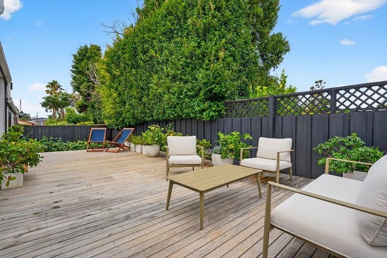 Photo of property in 3/5a Tobruk Crescent, Milford, Auckland, 0620