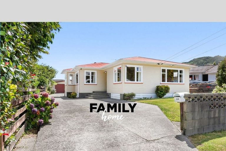 Photo of property in 44 Russell Road, Wainuiomata, Lower Hutt, 5014