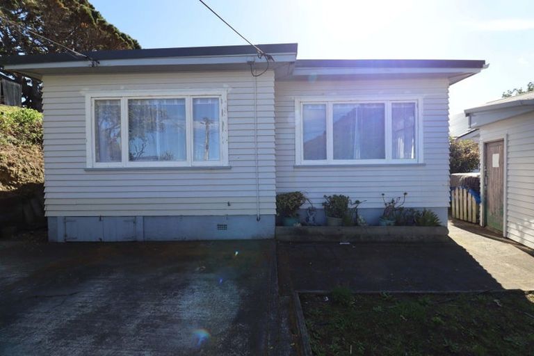 Photo of property in 12 Bristol Street, Island Bay, Wellington, 6023