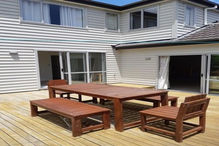 Photo of property in 102 Tamahere Drive, Glenfield, Auckland, 0629