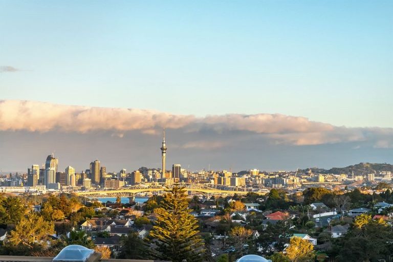 Photo of property in 4/8 City View Terrace, Birkenhead, Auckland, 0626