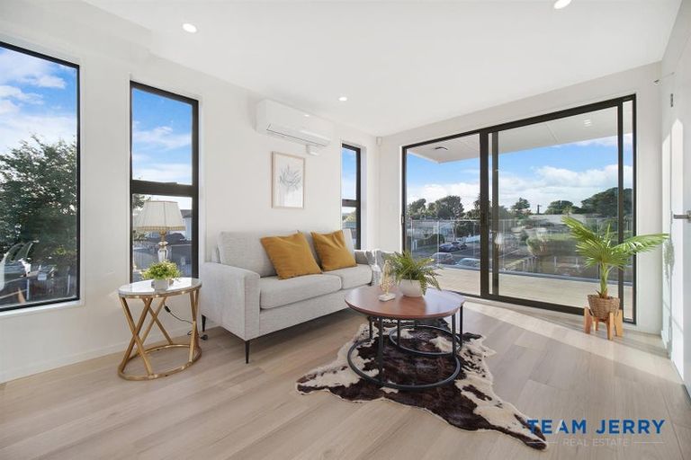 Photo of property in 2/2 Fairview Road, Papatoetoe, Auckland, 2025